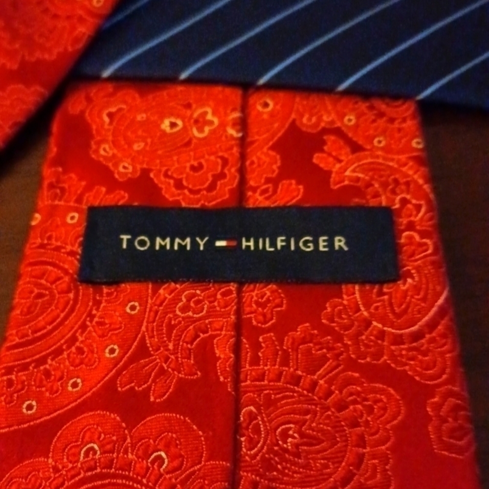 TOMMY HILFIGER Red-Gold Paisley Tie Blue Pinstripe Accents - Picture 2 of 3
